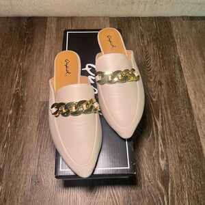 Qupid Women's Light Gray Mules with Gold Chain